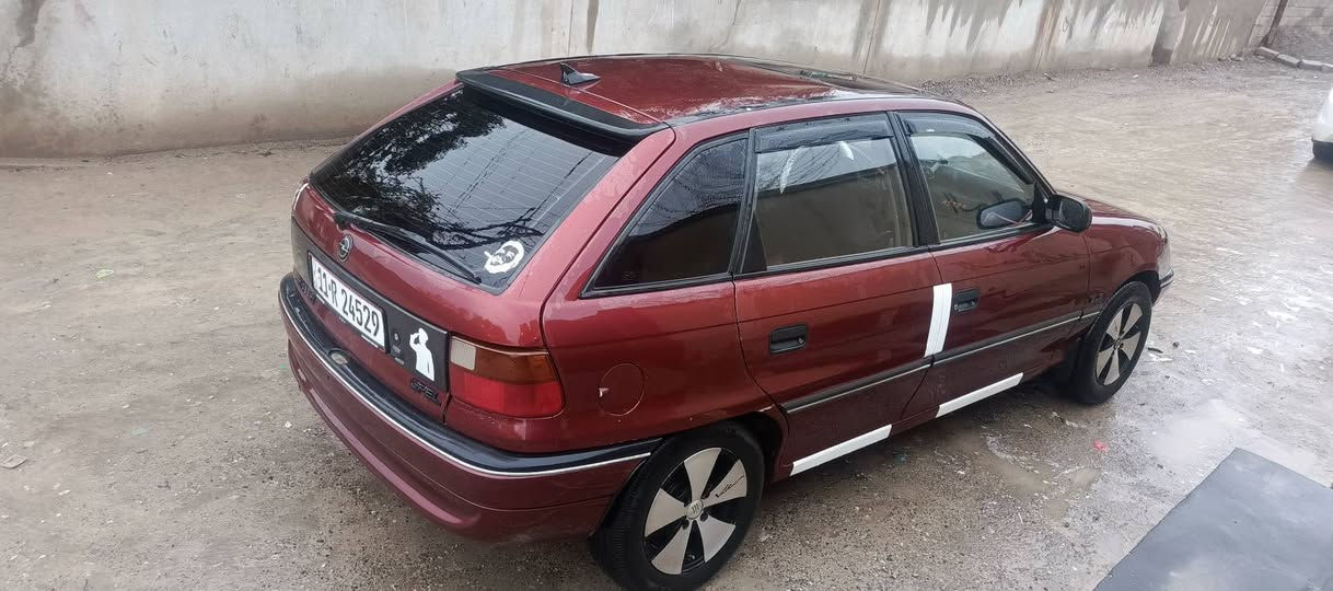 استرا حجم 16 موديل 93 مكان الموصل سياره مابيها صبغ بس دوار مصلحه محرك كير شرط طخم جديد. شاشه بيها وكامره بور قفل مركزي دبل رون أربع تكم السعر 46 ***********
