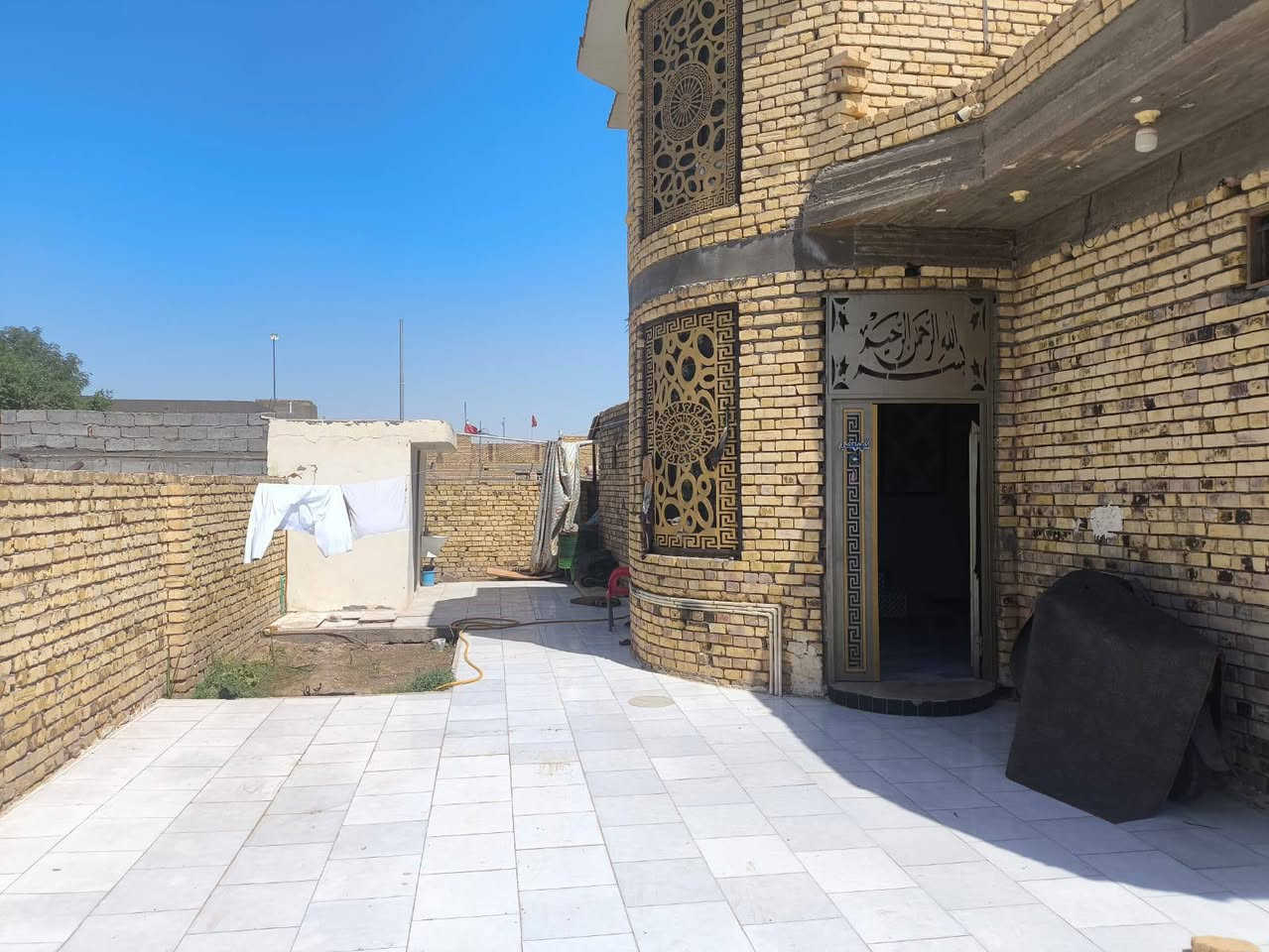 بيت للبيع منطقة ال سيد جابر مساحة 255 متر طابوك مسلح بناء 23 جاهز صحيات داخلية وخارجية براني استقبال وغرفة  السعر ع الخاص  متواجد ***********
