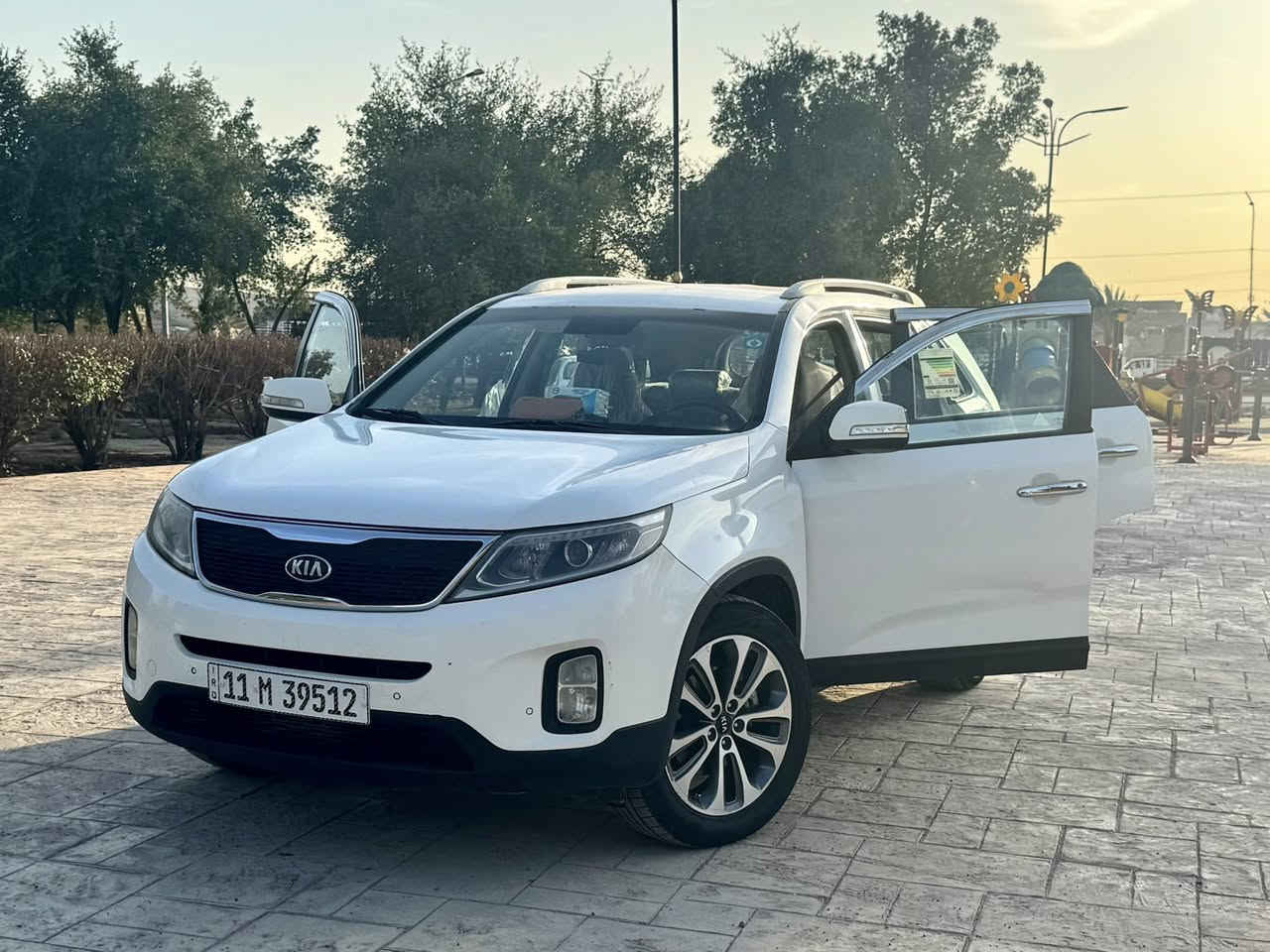 كيا سورنتو 2015 خليجي مواصفات
 والسياره جديده لوك ماشيه 200 الاف
مكفوله من الصبغ والضربه ومن كلشي بيهه ملاحضات اشويه السائق كهرباء
10 ايرباك
3 قطع تبريد+ تدفئة 
داخل كلش نضيف
مري أقلاب تحكم استيرن
زراك لايت
لايت زنون
ويل 19 خمسه ويل كب
كلايت لد
محرك 6 سلندر 3500
7 راكب
بصمه
السياره مكفوله من كل شي من ضربه ومن الصبغ ومن المكينه  مواصفات رقم بغداد دولي بسمي
مكان السياره بغداد / زيونه
السعر 190$ قفل ملاحضه السياره بيهه ملاحضه طخات 
سياره موضحه بل فيديو موضحه بل صوونر 
قبل لا تتصل سياره سعرهه قفل 
الاستفسار ***********
