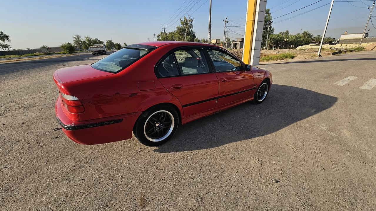 السلام عليكم سياره BMW E39 528 1996 سياره جاهزه من كلشي نضيفه سعر 75 وبيها مجال ***********
