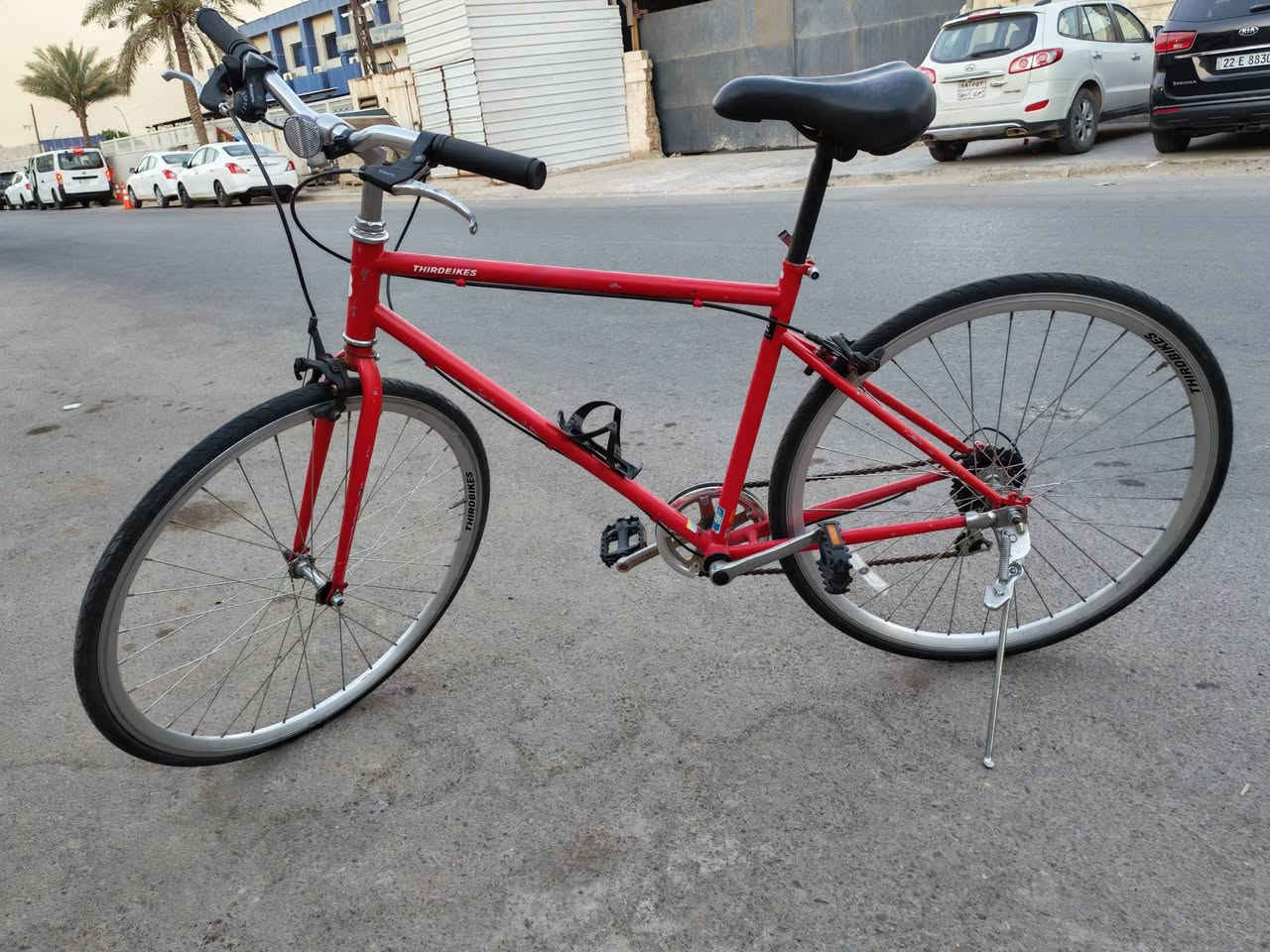 السلام عليكم كابتن علق تم ويوصلك سعر دراجه c700🚴🏻🚴🏻  باله اوربي ✨اي نقص مابيها دراجه كامله  الون احمر.  📍عنوانه كرادة مجمع مشن ***********

