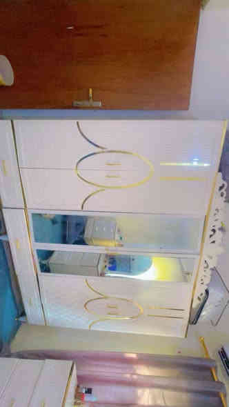 غرفه نوم ٩ قطع خشب تركي قوي جدا مع  اسره عدد ٢ خشب منفصلات (هديه) السعر ٧٠٠ ألف فقط لا غير 

***********
