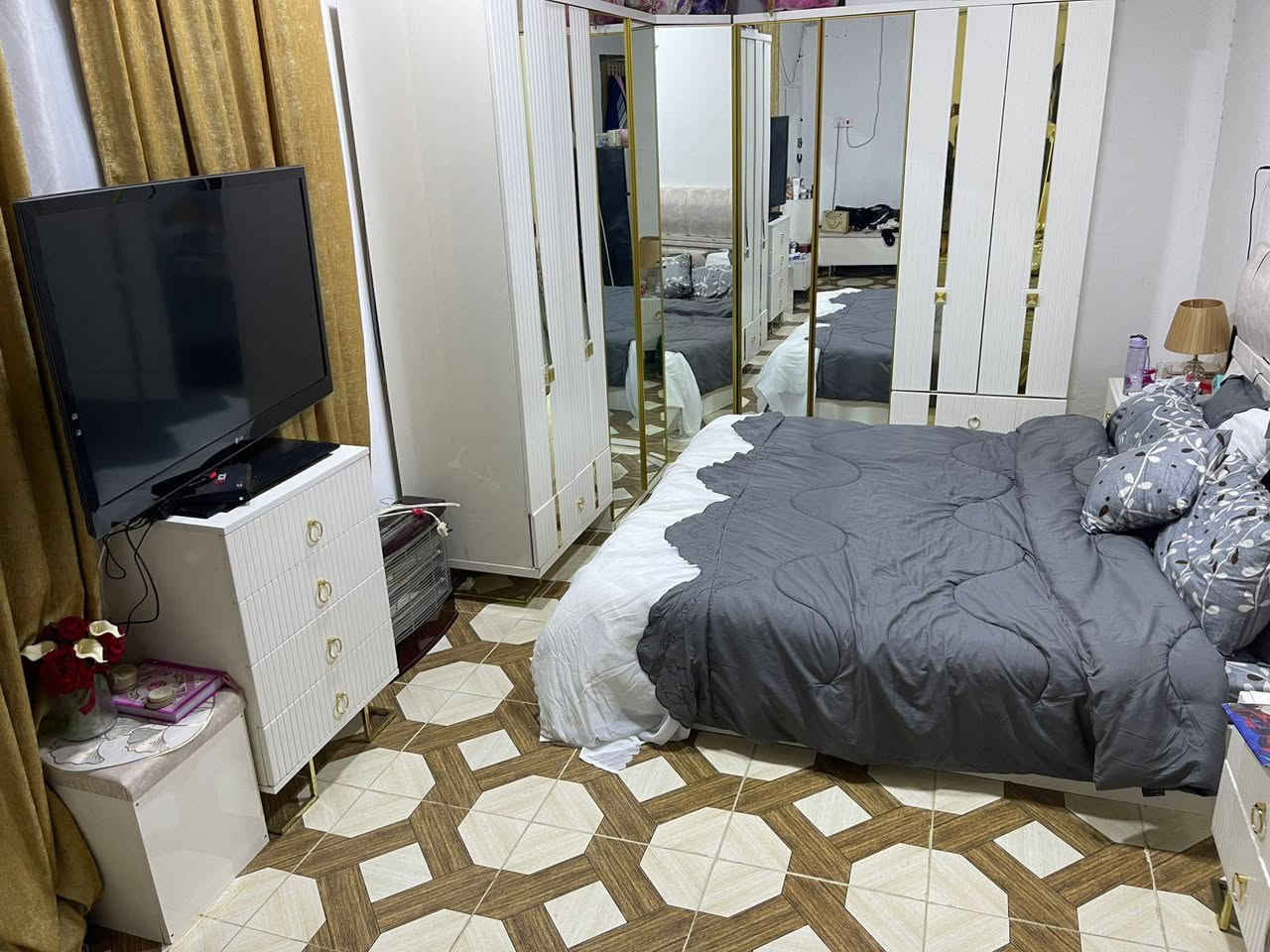 بيت وقف سني للبيع ..
طابقين ويحتوي ع مشتمل معزول بلحديقة الخلفية يعتبر 3 مشتملات
+حديقة كبيرة امامية 
مساحة البيت ٣٣٠
الموقع:  التنومة قرب الجسر الايطالي _شارع الاطفاء
السعر ١٣٠
للاستفسار ***********‬‏
