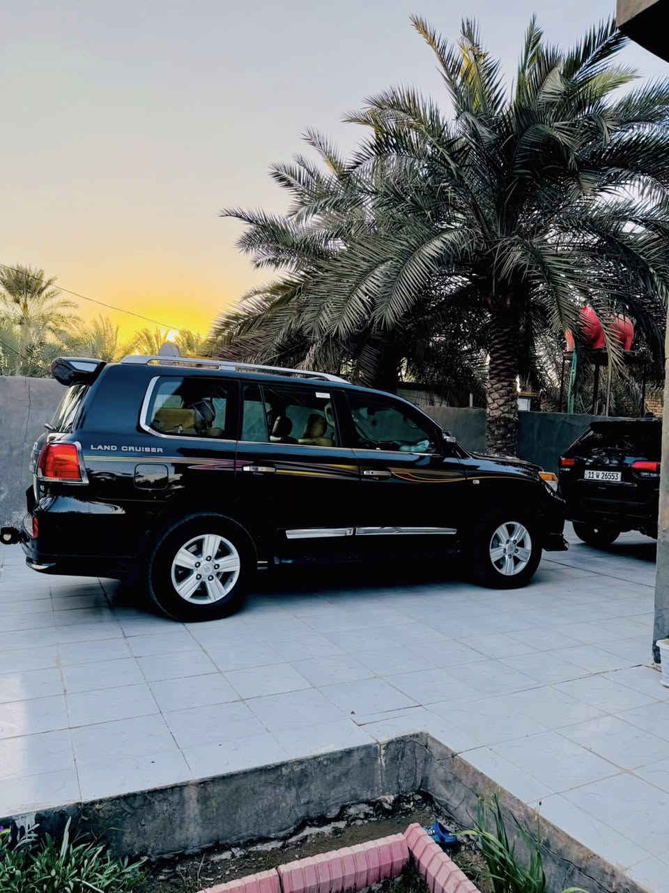 لاندكروز 2011 بريمGXR
محرك 6 سلندر جديدة وبالحقيقة احلا من الصور ماشيه 194 الف كم حقيقي  
 مكفولة
المواصفات شاشه   فتحة سقف  بصمة بيبان
بصمة تشغيل  حساسات امامي خلفي
ثلاجة  
3 قطع تبريد 
 كير محرك مكفولات
السعر 325
***********
