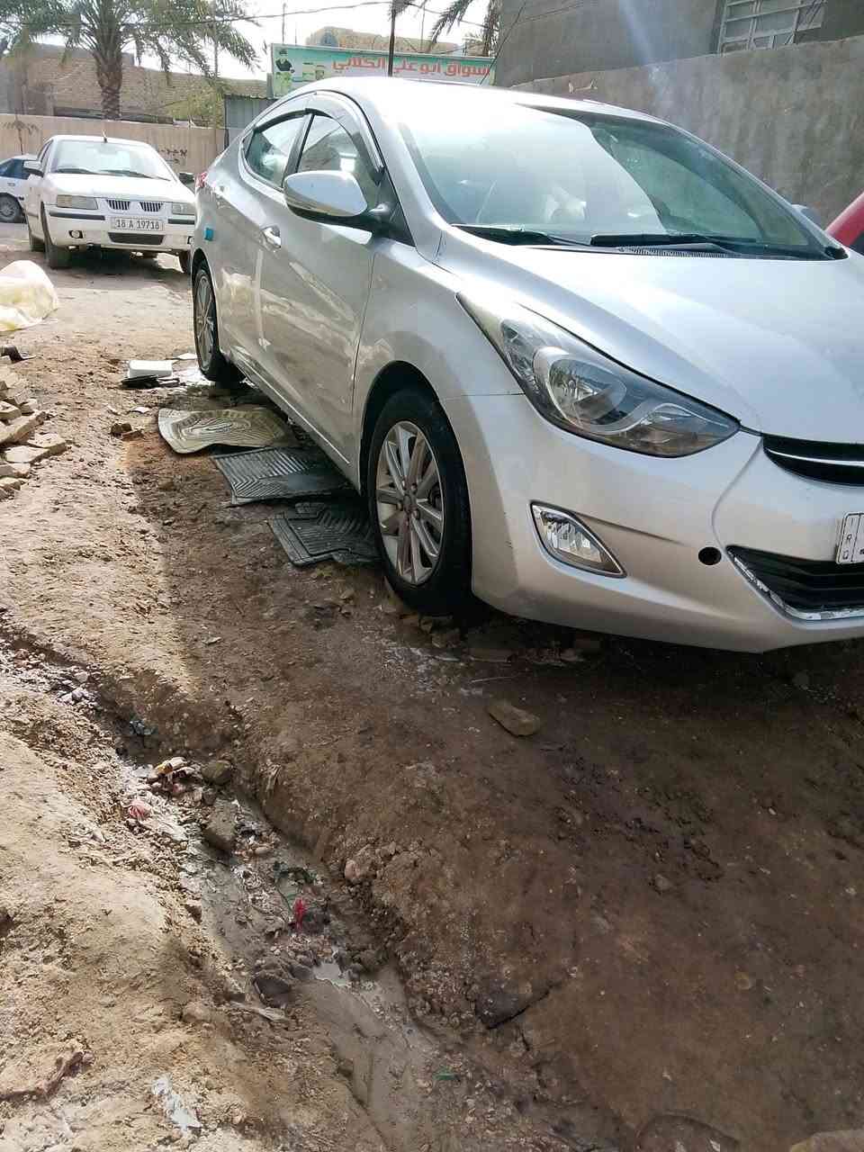 السلام عليكم النترا للبيع موديل 13 خليجي بيه طخه جاملغ أمامي ايمن أربع أصابع فوال مواصفات عد البصمه مكينه كير جداد  حداديه تخم تاير باتري كله جديد غراف جديد ويل كب اشاير بل مريا تحكمت سترين داخل بيجي حساسات خلفيه بيه صبغ أربع قطع السعر 89بيه مجال قليل الاستفسار اتصل على الرقم التالي ***********العنوان حله
