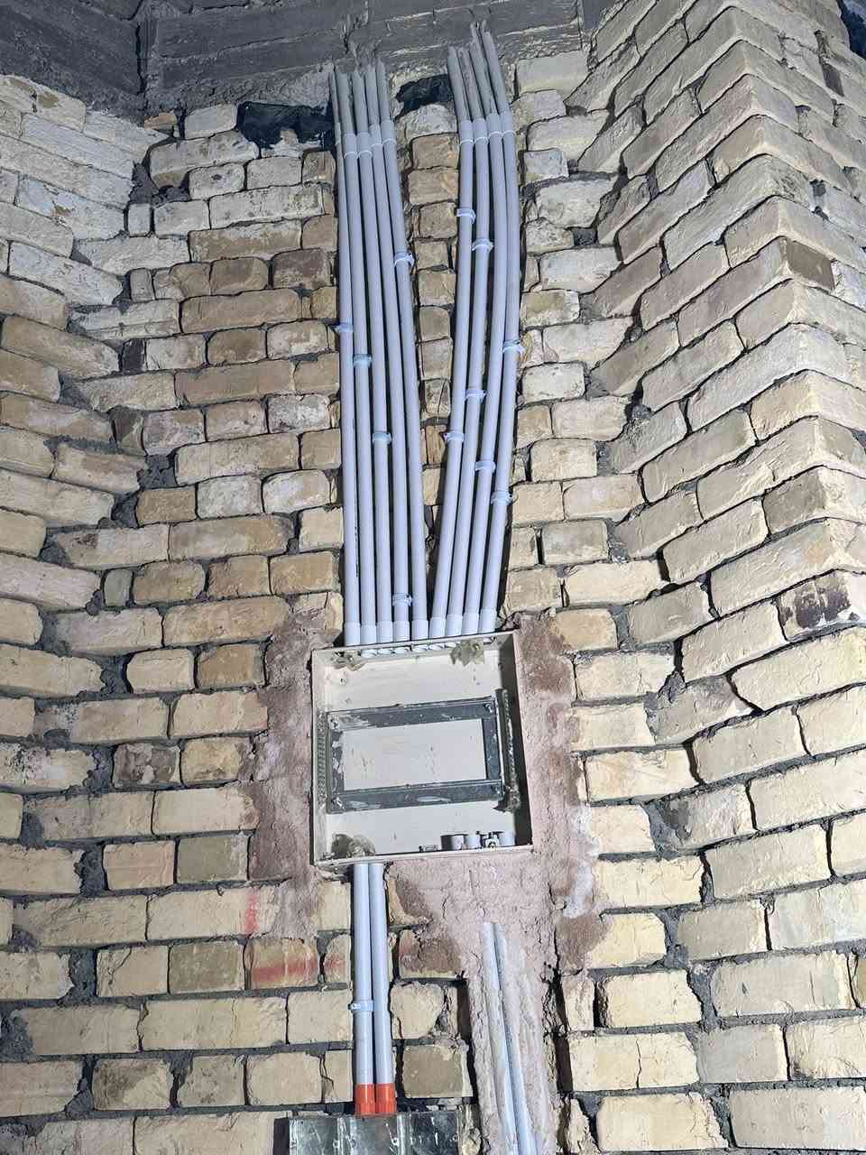 ( بســـــــــــــــــــــم_الله_الرحمــــــــــن_الرحيـم )
               
  تم الانتهاء من مرحلة الثانية النزالات
 الحفر بالكوسره والتنزيل البوري  وتثبيت البوكسات باليزر      وتثبيت البنل والسراكت وراك الكامرات وراك الراوتر…………

🌹🌹🌹 حسب تندر العمل مع صاحب المنزل 📝📝📝✔️
.……………………………………………………………

موقع العمل #محافظة_ميسان_العماره……  حي الحسين  

 مساحة المنزل 200
……………………………………………………………… 

 ( محمد علي للتأسيسات الكهربائية والانارة💡💡 الحديثه )
……………………………………………………………… 

كادر محمد الكهربائي متخصص في كافة انواع التأسيسات الكهربائية
  #منازل 🏨 #بنايات🏬 #محال_تجارية 🏪
وكافة الأعمال الكهربائية و المنظومات 🛠️💡⚡
……………………………………………………………… 

        ويحتوي على 🔽🔽

 🔴  منظومة  كامرات مراقبه........  🖥️ 📸
 🔴  منظومة  أنترنيت…………… . .. 📱📲
 🔴  منظومة  مجمع ستلايت........... 🖥️📡
 🔴  منظومة  الايرث  ..................🔌🔌 
 🔴  نظام الفوتوسيل للاناره الخارجيه………🌇🎑
 🔴  منظومة الحريق……… .🔥🔥🧯🧯
 🔴 منظومة السماعات الداخليه 🎤🔊🔊
 🔴  تثبيت بواري السبالت وبواري التقطير وبوكسات الاستراحه 
     ـــــــــــــــــــــــــــــــــــــــــــــــــــــــــــــــــــــــــــــــ

#للتواصل_والاستفسار 📞👇

أسيا  ➖ 📲  ***********
#العماره
#ميسان
#محافضه
#اكسبلور
#مشاهير
#مشاهدات
