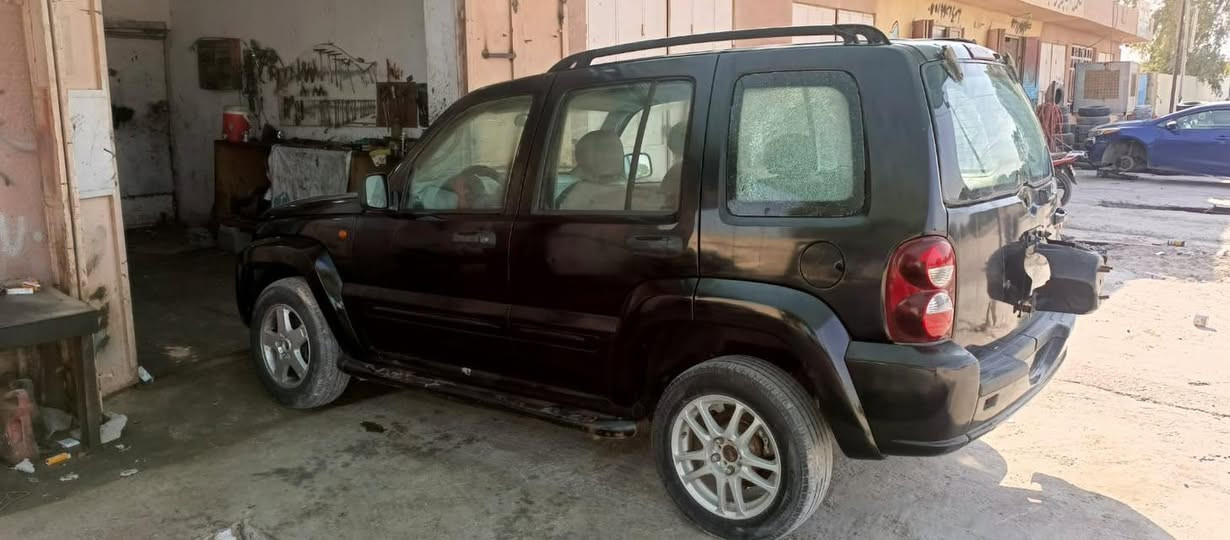 السلام عليكم مكلف بالنشر جيب ادوات 2002 سياره حلوه مكفوله من الكص محركها بي صوت السعر 25 وبيها مجال المكان الأنبار الحبانيه رقم صاحب السياره ***********
