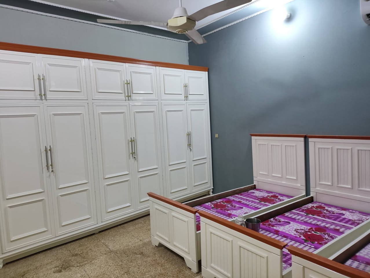 مساء الخير والعافيه متابعين الصفحه
تم تسليم طلب الزبون غرفه شبابيه 6 ابواب طا بقين 
نجاره عراقيه. الموديل تركي 
نشتغل حسب الطلب كل الموديلات التركيه 
نجاره علي كاضم 
بابل الحمزه الغربي 
واتساب ***********
