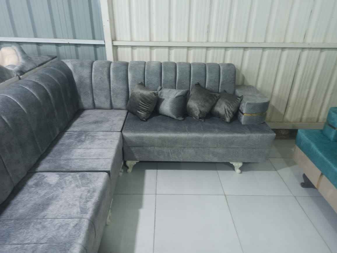 ديوانين نفس اللون الديوان الواحد يشغل مسافة سبع امتار ع شكل حرف L متوفر اكثر من موديل أشتغل ع المتر العنوان الفرع الاول العزه القديمه قرب التارتان ع الدجيلي.  الفرع الثاني العزه الجديده شارع مستوصف الشفاء مقابل حلاقة العراب للأستفسار *********** واتساب دهل اوران, واسط
