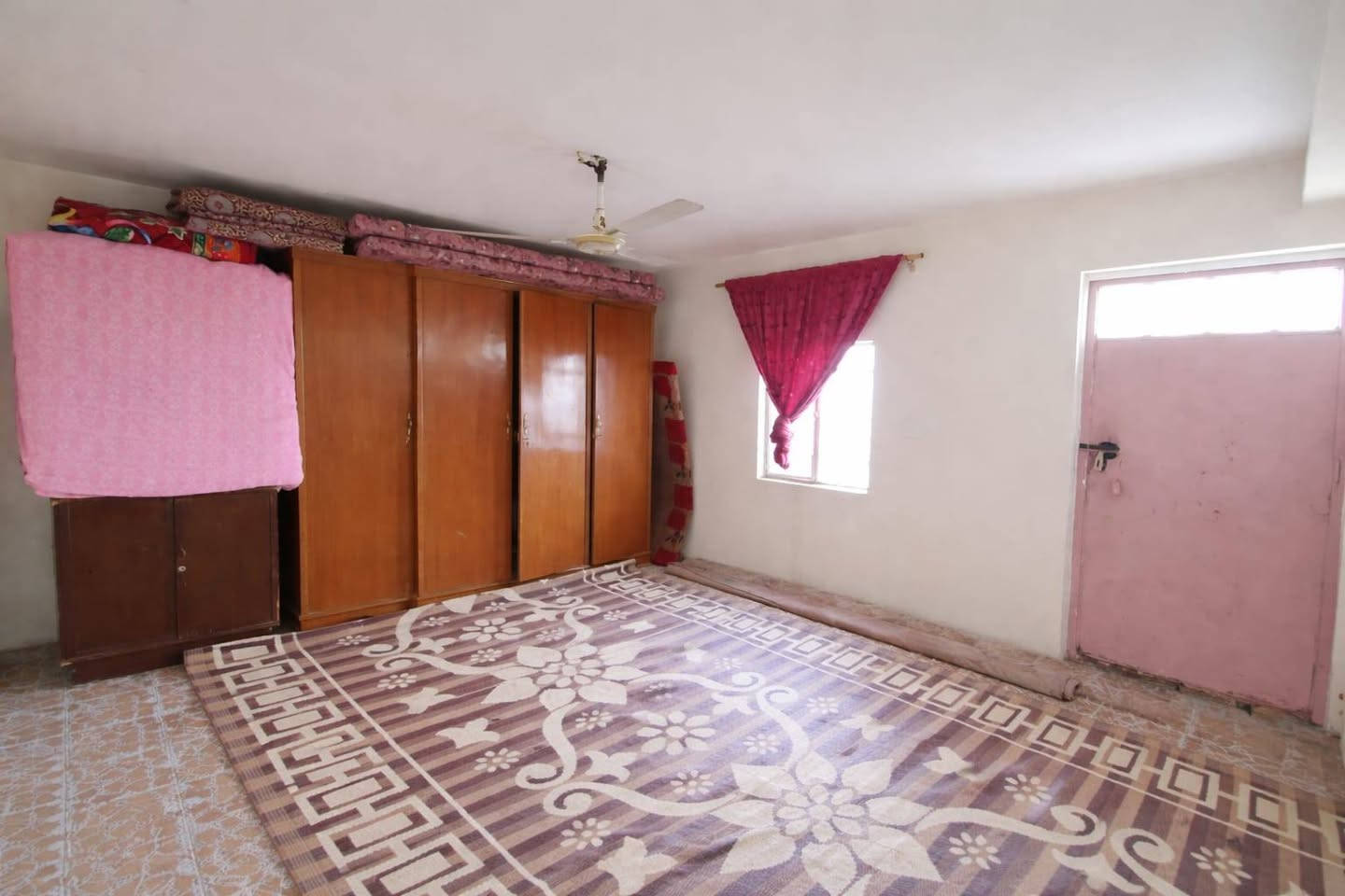 #عرض_للـبـيـع 
دار سكن للبيع مساحته ( 80 م ) واجه ( 10 م * 8 م ) طابو ملك صرف بناء طابوق 🧱 يحتوي من غرفه استقبال ومطبخ وغرفتين نوم واحده ارضي والثانيه طابق ثاني وصحيات الدار له مدخلين عرض الشارع 10م
السعر / 75 مليون قبل للتفاوض 
العنوان / بغداد - ابو غريب -حي الشهداء قرب سوق السكلات موقع الدار كلش مميز 
للأستفسار اكثر يرجى الاتصال على الارقام التاليه:
*********** أتصل وواتساب 
 *********** أتصال أبو عمر الزوبعي 

مكتب الديار للوساطه العقارية
