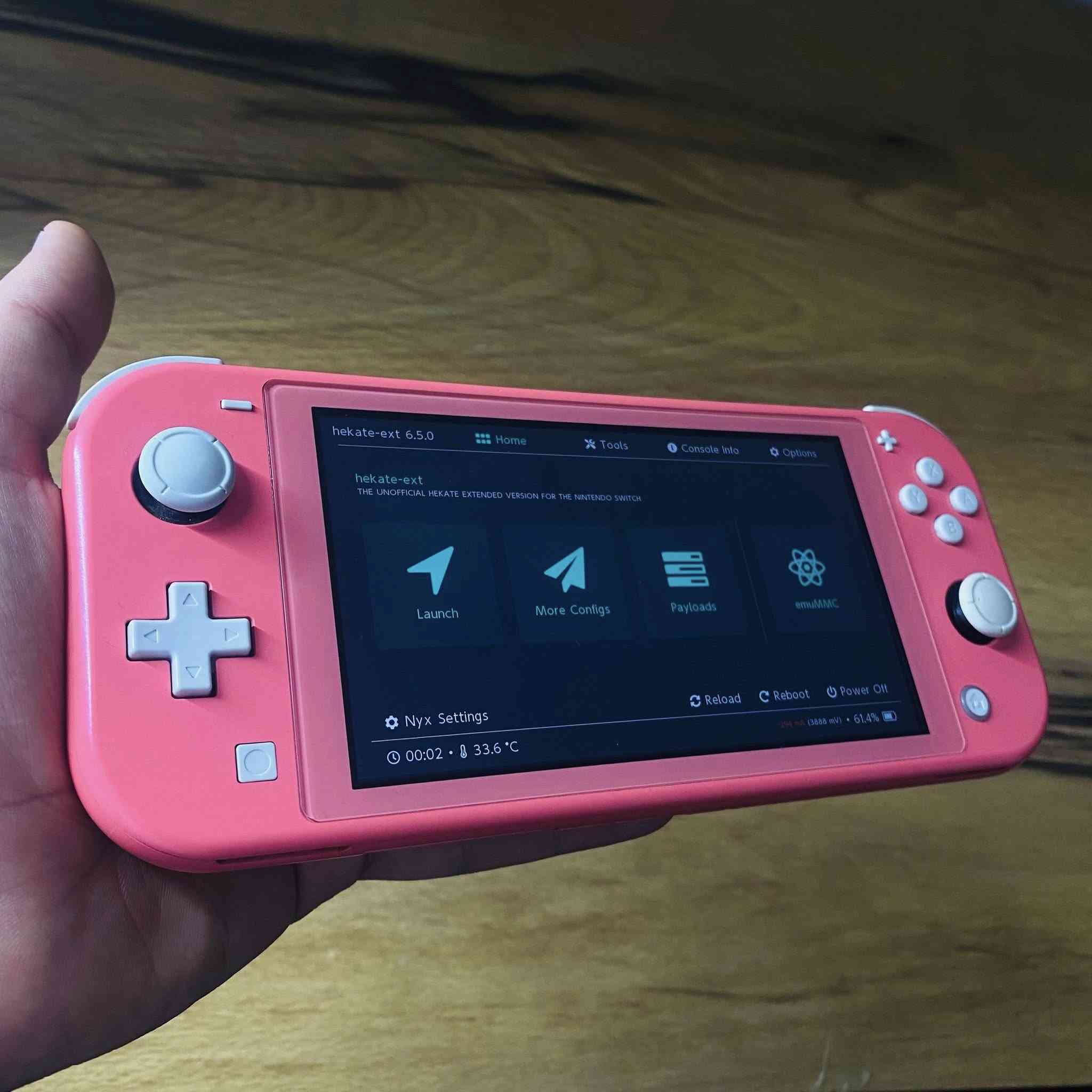 السلام عليكم، نينتيندو سويتش لايت مهكر للبيع
مرحبا شباب متوفر نينتيندو سويتش لايت مهكر قطعه نضامين online + offline التهكير يم صفاء بالبصرة

الجهاز بتحديث 21.2.0 اخر تحديث نزل للتهكير 

يعني اوف لاين سليم والاون لاين شغال وتكدر تتصل بالانترنت 

الاوف لاين محمل عليه اجمل الالعاب مثل :

The Witcher 3 , Stray , zelda , little nightmares 3

وغيرها وتكدر تحمل اي لعبه مجاناً ، برامج التهكير كلها موجودة 

نضام الاون لاين شغال ، فورت نايت ، روكيت ليك ، يوتيوب 

وغيرها …

الجهاز نضافه 100% اخو الجديد بدون اي خلل او مشكله

سليم من كل النواحي ، الاتصالات ، الازرار ، التحكمات ، الصوت ، البطارية حالتها جدا ممتازه وتدوم فتره طويلة 

ملحقات الجهاز كامله وهي :

الكارتونه الرسميه مالته ، شاحنه Nintendo اصليه

يحتوي على لاسقه للشاشه ، رام خارجي 128 ساندسك اصلي

سعر الجهاز 200 الف فقط مناسب جدا 

العنوان / بغداد - البياع - شرطة الخامسة 

الرقم للتواصل / ***********

يوجد توصيل لجميع المناطق والمحافظات
