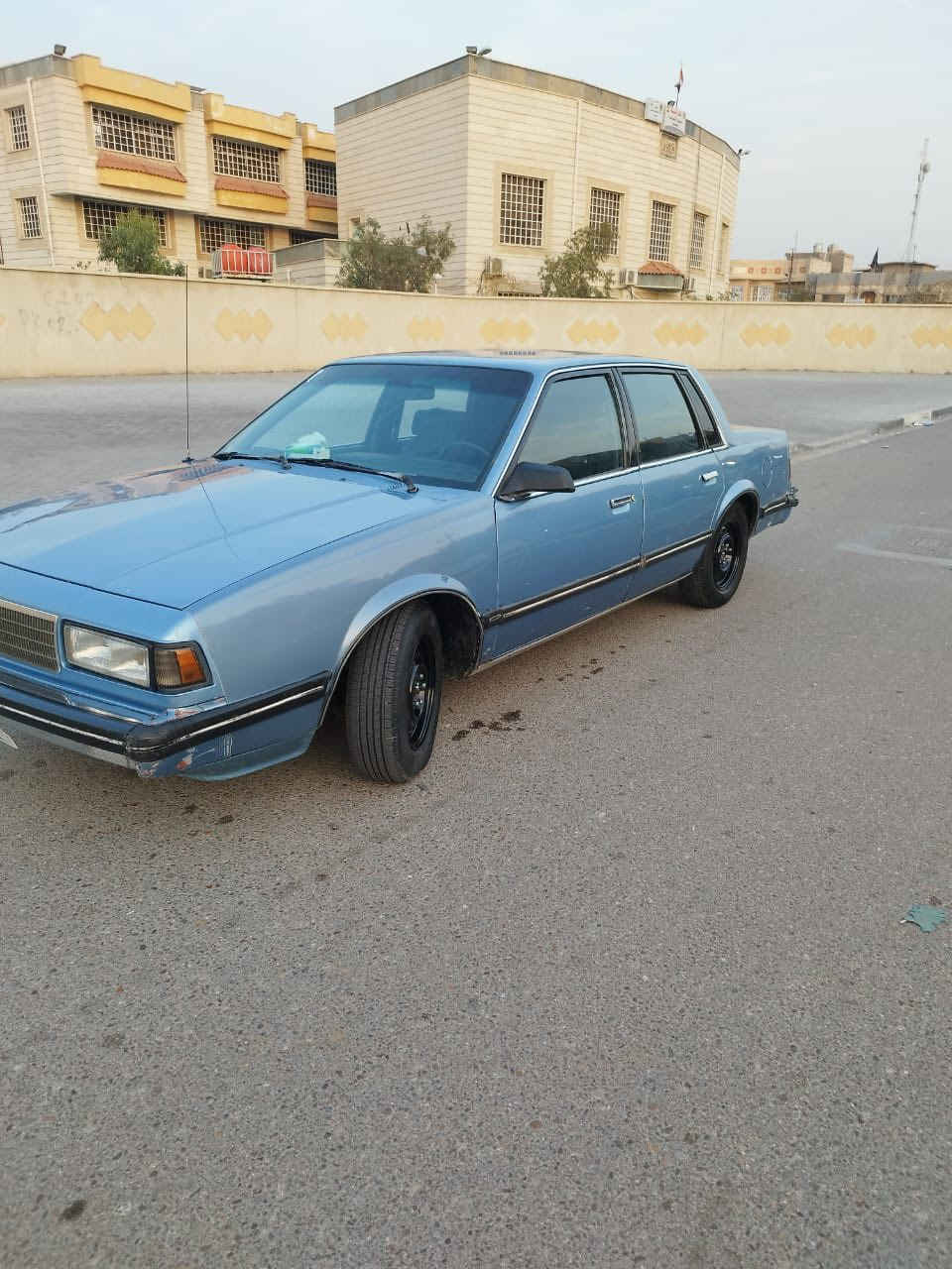 سلام عليكم
سلبرتي موديل 89  رقم بغداد تحيول ثاني يوم سياره جاهزه مكفوله من الضربه وتبديل سياره جديده وجاهز محرك كير حداديه كهربائيات تخم تاير كله جاهز باتري سياره ناعمه وترايك وين مايعجبك 
مكاني البصره السعر 52 وبيه مجال 
*********** سنويه جديده لل 29
