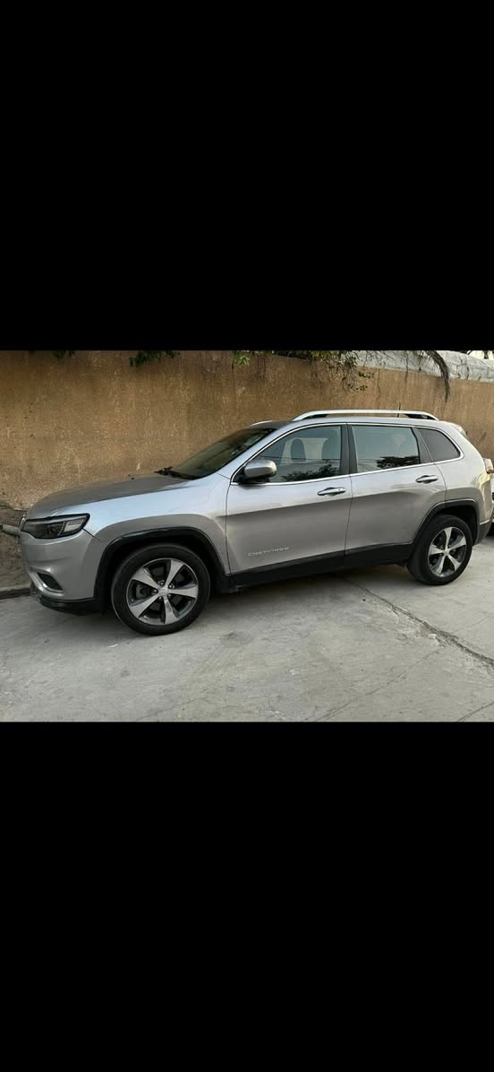 جيب بزون 2019 ماشيه 39ميل بصمه تشغيل عن بعد رادارات بلمري حساسات خلفيه تحكمات ستيرن  تبريد قطعتين السياره  حادثها موجود بلمنشور واكو سونار لمتدد بس فتحه مابيها 
السعر على الخاص ❤️ واذا اكو مراوس هم


**إذا كنت صاحب هذا الإعلان وتريد حذفه لأي سبب، رجاءا أرسل رسالة إلى الدعم الفني**