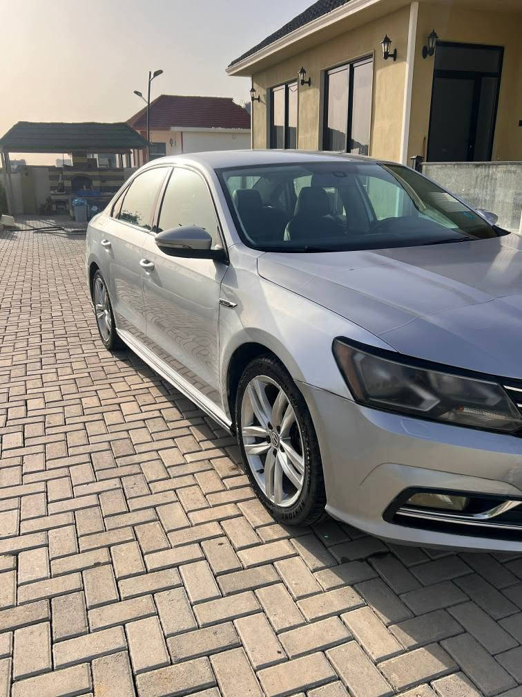 VOLKSWAGEN PASSAT  R-line 2018
فولكس واگـن باسات ار لاين
وينةى دةعمةكةى دامناوه بي ناو گرتنه بى شاصيه جاملغ سكن و نيوةى بونيد بوياغه دةرگاى دواوه سائق ماتور خوي ليداوه لاي قبغ بنزين بيستيك بوياغه رقم بةغايه مشروع وطنيه به ناو خومه له كركوك تحويل دةكري ١٠٤ ميل روشتوه 
مكينه ٢٠ توربويه اقتصاده زور
هەر کەسێک موشتەریە نامەیەکم بۆ بنێرێت خزمەتی دەکەم السليمانية, العراق


**إذا كنت صاحب هذا الإعلان وتريد حذفه لأي سبب، رجاءا أرسل رسالة إلى الدعم الفني**