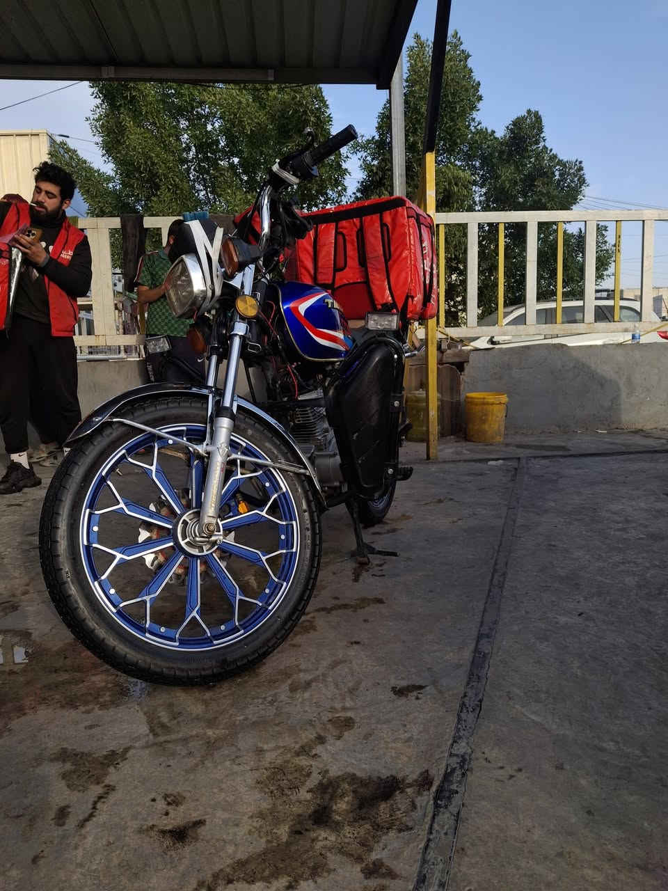 سلام عليكم
دراجة تايكر 2023 4كير
دراجة جدية كلش متعوب عليهة 
كلة شغال نقص بس اشاير خلفية او دشبول 
ويل كب فج امامي زوج تايرات جديد 
سعر 650 قفل او مراوس ابوكسر حسب القناعة 
مكاني بغداد حي الجهاد 
***********
