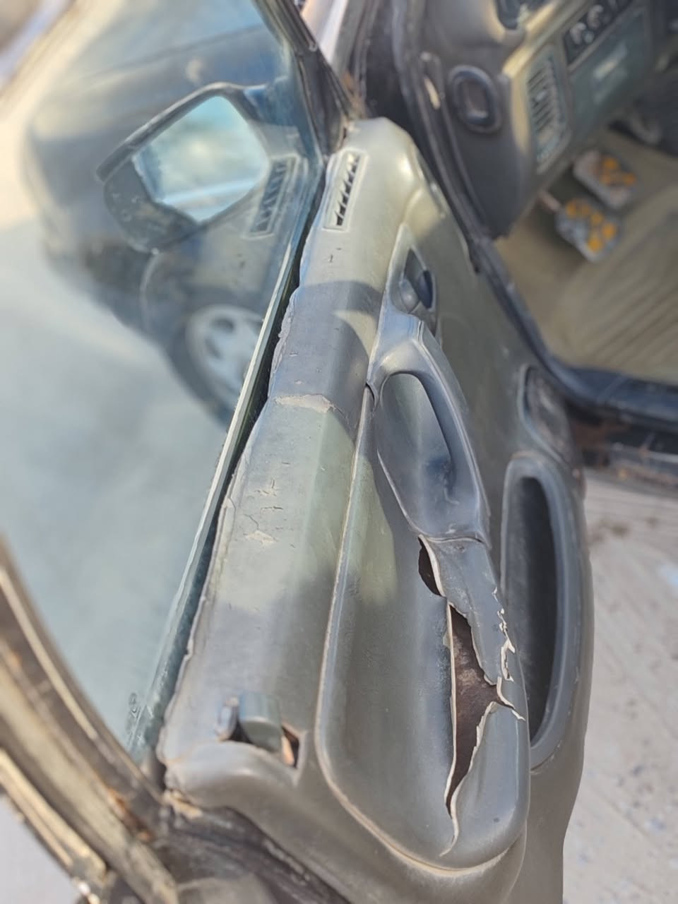 السلام عليكم برنس للبيع رقم بغداد الماني سيارة كلها بلادية كير جديد بيها كهربائيات كاملة سيارة مكينتها بيها خيط بخار راعيها ما اندلة اتعهدلك سرقة وعشاير رايدها ب17 ورقة وبيها مجال قليل مكاني بغداد الدورة هور رجب رقمي اسيا *********** واتساب ***********
