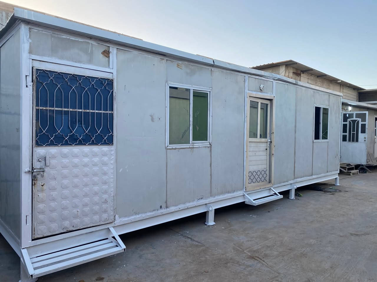 كرفان للبيع طول 9x3وا 6x3 العنوان بغداد ***********
