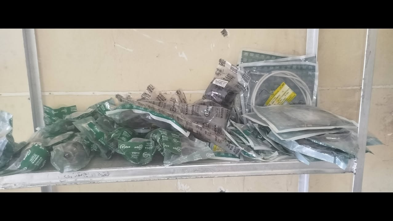 سلام عليكم شباب اغراض محل جاهزه للبيع مع ال دكاسن (الرفوف) سعر جمله ابيع الكل التفيده  الاغراض يتواصل خاص رقمي ***********
