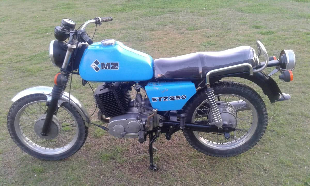 سلام عليكم مرخصة صاحب كروب محترم  دراجة 82MZ للبيع مراوس كصة(3) شرط على فتح دراجة نضيفه وحلوه وكاعده مانقصها أي شي دراجة دبلات امامي دشبول كشن اويالة ماصدة جملوغ دبلات خلفية كهربائيات كابريتر قبق بنز عتلت بريك بنزات صينيه زنجيل وزنجيل جديد  كلة الماني دراجة شلعه خير من الله معدل حلووو تانكي لون سمائي نضافتة٩٠٪ مكاني ديالى بلدروز التواصل على وتساب او رقم الهاتف ***********
