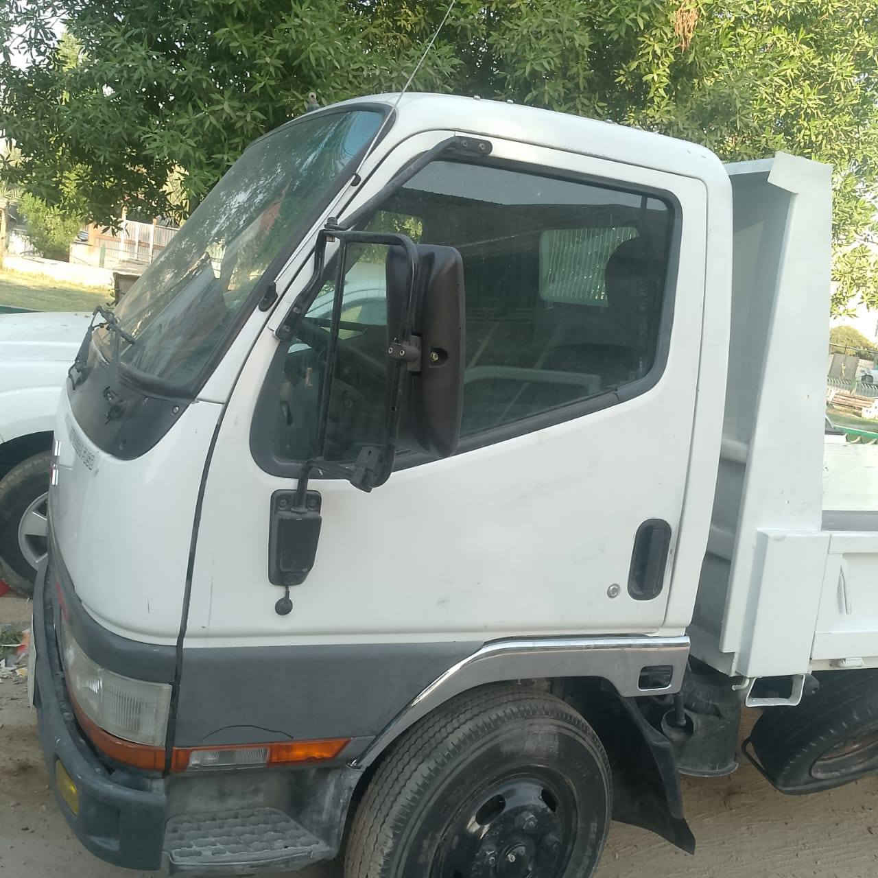 السلام عليكم/رجاء اقره المنشور جيدا
كنتر يسرى بلادي قمبوره 
لا صبغ و لا خياس 
موديل 1992 
رقم بغداد 
سنويه ساقطه 
محرك جديد لا صرف و لا بخار 
ستيرن يسره بلادي 
شاصي محسن 
السيارة محور قلاب 
علما ان السيارة احلى من الصورة 
مكان السياره بغداد 
السعر140 ورقه 
الرقم ***********
و بالخير على التصير من نصيبه
