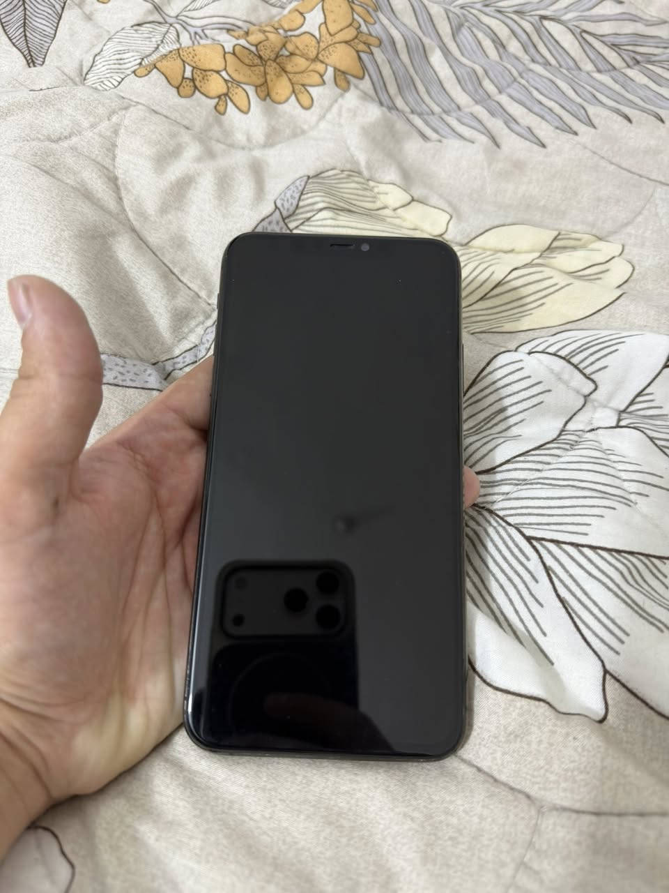 سلام عليكم 11 برو ماكس
مستبدل بطاريه اصليه 
 وشاشه نوعية زينه 
وضهر مفطور 
واكف فيس ايدي 
سعر 225 والك حك جيه
واتساب ***********
