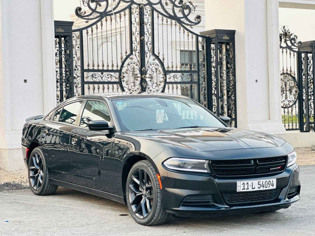 السلام عليكم
جارجر 2022 SXT داخلة من امريكا كلين  مكفولة من الصبغ والحادث بيها شويه بارد بالباب الخلفي سياره جديدة ماشية 29 ميل
مواصفات السيارة
كشن كهرباء
كامره
حساس خلفي
وباقي المواصفات معروفة
السياره رقم بغداد دولي ثاني تحويل
السعر 260$ وبيها مجال

للاتصال ***********
