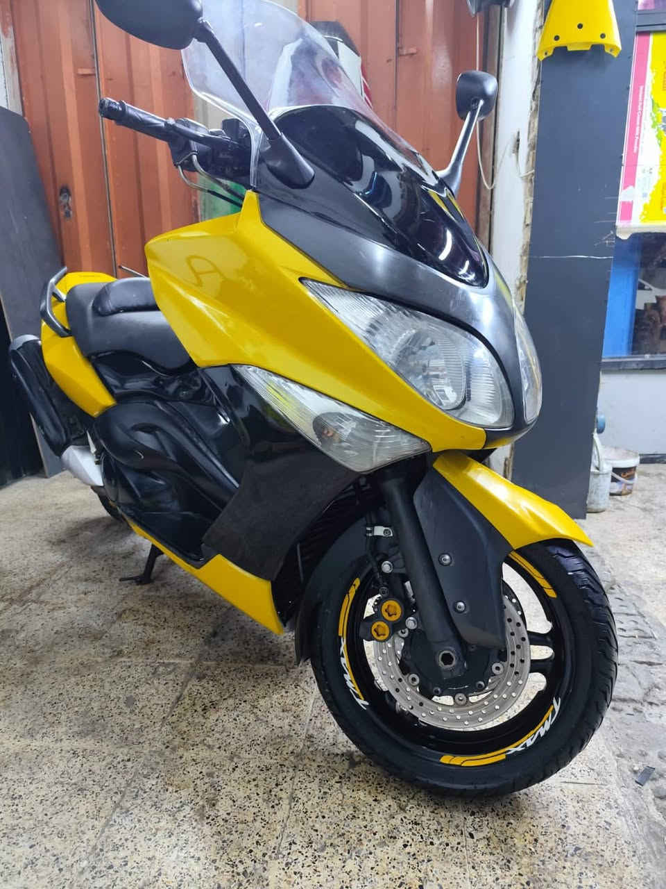 سلام عليكم تي ماكس للبيع كفاله عامه مكان لغدير سعر 35 وبيه مجال بصيط ليشتري يخابره ***********
