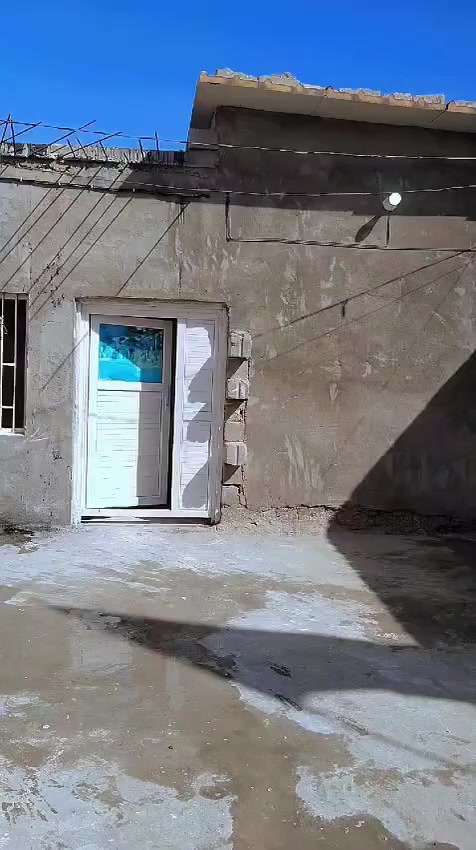 دار للبيع مساحه 160بابل حي الشهداء 3شارع 80من جهة كربلاء الاتصال على الرقم ***********
