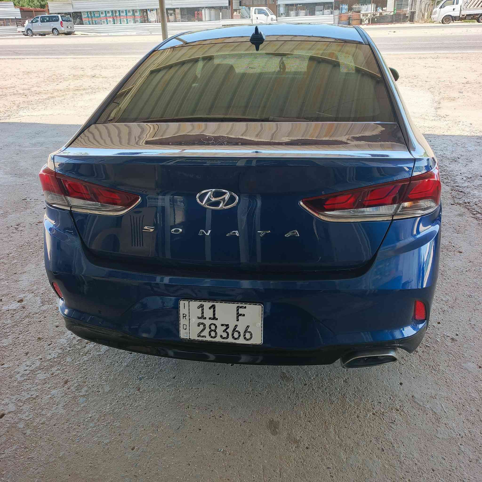 السلام عليكم.
سوناتا موديل 19 محرك 2400 GDI رقم بغداد.بسمي سنويه جديده هزه جديده حادثه خشم البنيد فقط بدون تبديل سياره كله اليبل واحد بيعك قطعه وحده صبغ الباقي كفاله. سياره ماشيه 67      . مواصفاته. 
بصمه تشغيل بصمه ابواب
تحكم كامل بلمقود 
مانع انزلاق 
مثبت سرعه 
اوامر صوتيه 
كامره خلفية 
كشنات تدفئه 
رادارات جانبيه 
رادار خلفي 
تخم تاير جديد 
تغليف الارضيه بلكامل 
تغليف الكشنات 
ادامه منظومه الاحتراق بلكامل 
وبعد بيه هواي مواصفات. 
مكفوله من اللغد والشواصي والتكم. 
السياره مناقصه برغي بفظل الله. 
تبريده خير من الله. قطعتين 
كهربائيته كله بلادي. 
مكان سياره بابل الحمزه الغربي سعر 127 نتصال ع رقم ***********.  ‏‪***********‬‏
