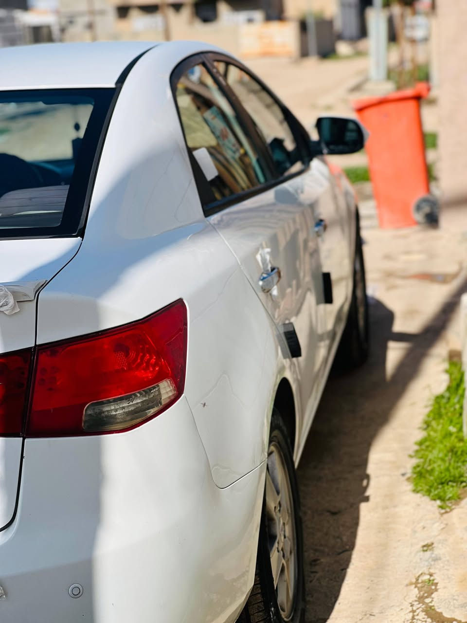 السلام عليكم سياره سيراتو خليجي موديل 2011 السياره كلين فقط ملاحضات بارد كير ومحرك شرط طخم تاير السياره جهازه من كلشي الشراي يتصل ***********
