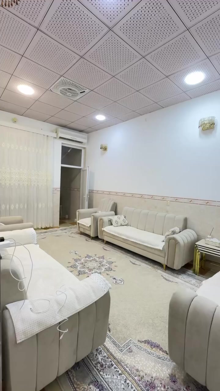 لەعقارات ئاسودە موڵکەکەت بەئاسانی 
بکە بەپارە 💵💵💵
ڕوبەری ئەم خانوە 100مەتری تاپۆیە
لەگەڕەکی شارەوانی یەک لەکەلار
کۆمێنت بکەن ڕاستەوخۆ
نرختان پی ئەگات 
یان پەیوەندی بکەن بە
عقارات ئاسودەوە
***********
ئەزیزانم بۆ ڕیکلام کردنی موڵکەکانتان پەیوەندیمان
پی وە بکەن 
*********** واتساب ڤایبەر
