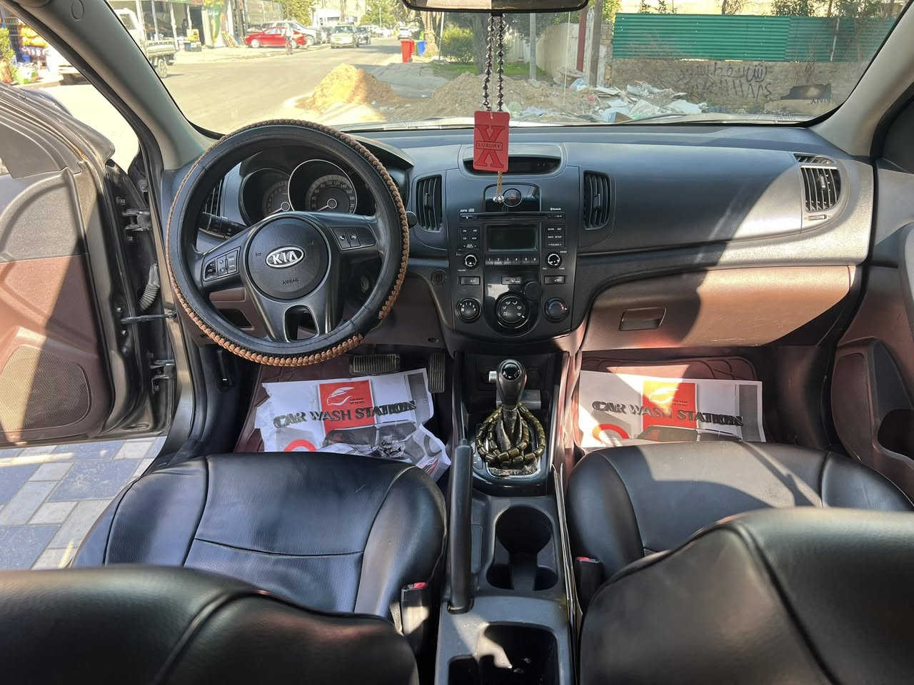 السلام عليكم سيراتو موديل ٢٠١٢ رقم سليمانيه الجديد 
تحولي ثاني يوم
بدون صبغ بدون حادث بيهه جراد بصيط قبق الجنطه
والقماره وبنيد بدون صبغ بدون حادث
كير محرك مكفولات
تبريد تدفئه شغالات 
كهربيات السياره علا البلاد بدون تجطيل 
السياره كلش حلوه بيهه بس الجراط بصيط
السعر ٩٥ وبيهه مجال
مكاني بغداد حي الجامعه
السياره بيهه سونار
***********
*********** واتساب
