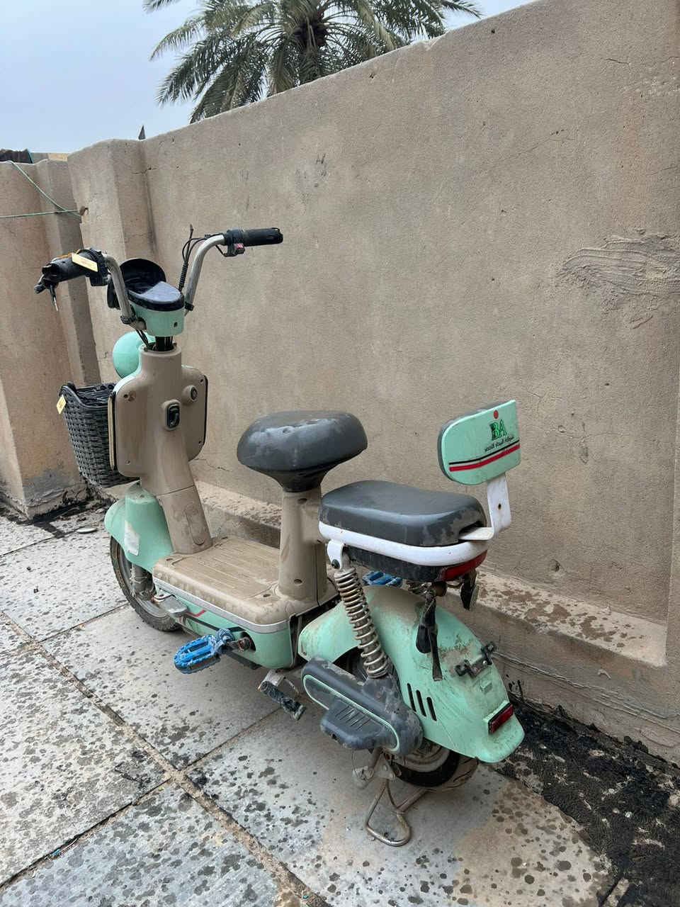 سلام عليكم ورحمه
دراجه شحن للبيع جديده 
تايرات جديده بيه مشكله وحده الكهربائيات 
مالاته تعبانه السعر 225 وبيه مجال
عنواني بغداد العبيدي قرب سوق العبيدي شارع جامع المصطفى 
رقمي واتساب***********
