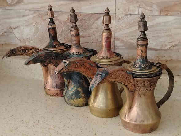 السلام عليكم
متوفر آخر اربع قطع
دلال موديل شطراوي
عمل جديد سوري 
ارتفاع ٢٧ سم
***********
