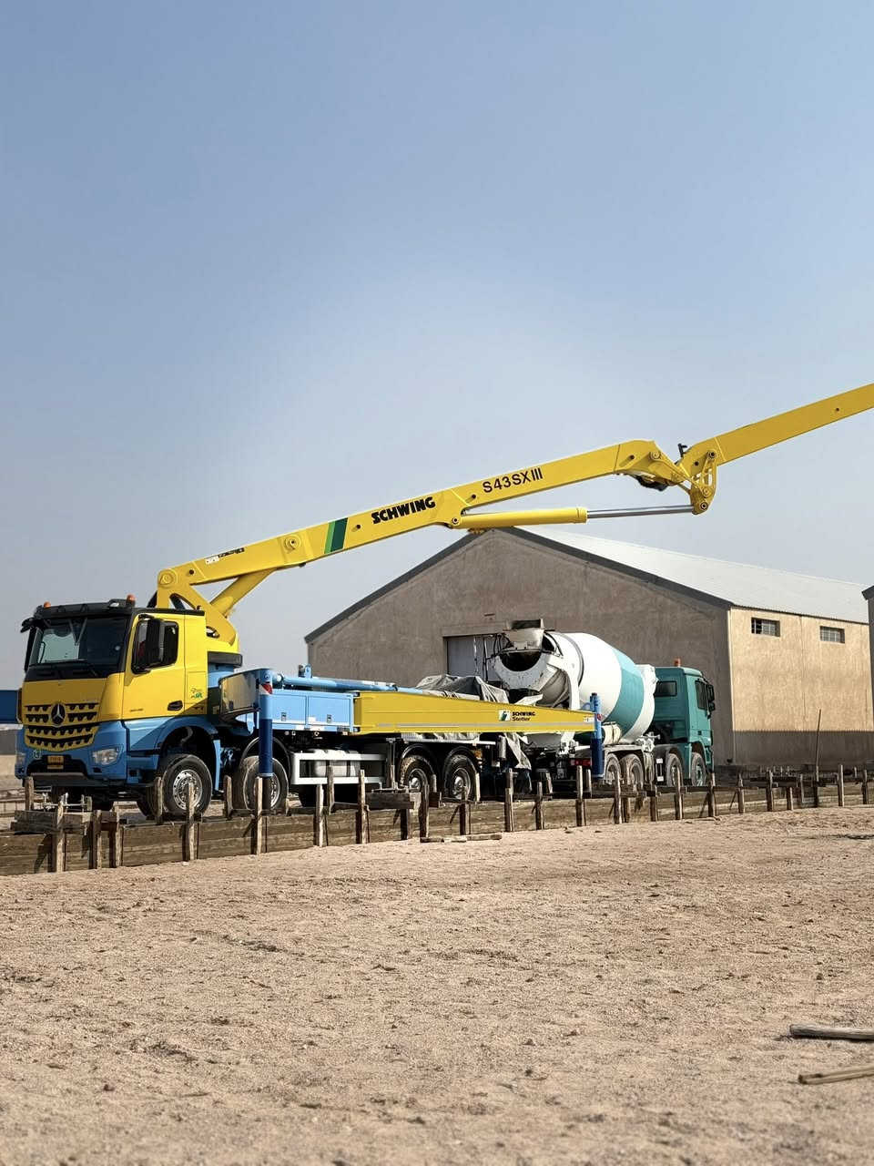 تم بحمدلله صب رباط جملونات أرضي في الأمن الداخلي تم الصب بقوة انضغاط C35 حقيقي

#للصب_المركزي_الجاهز في محافظة البصرة 

بنسب وكميات صحيحة ١٠٠٪؜

المواد مفحوصة مختبرياً 

المواعيد دقيقة وثابتة 

خبط درجة اولى ونسب حقيقية 

للتواصل                    ***********

حسين المنصوري #للكونكريت_المركزي_الجاهز
