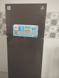 ثلاجة • حجم كبير • سعر خاص