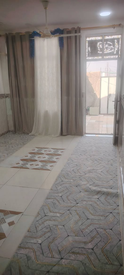 السلام عليكم بيت للبيع مقابل النازحين خط ثاني مسلح مرتب وجاهز تبليط ماء كهرباء مساحه ميت مترسعر28وبيه مجال رقم الهاتف ***********
