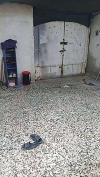 من رخصه الدمن بيت للبيع بل حميديه يم المدارس 200 متر غرفتين + صاله + ا...