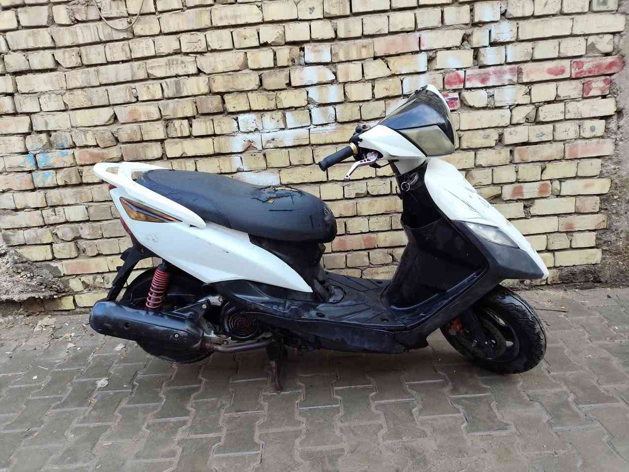 سلام عليكم 
اخوان ماكس ثعلب 140
مكينتها خرسة و مكفولة من التنقيص و التبخير و النضوح
رزانة و شلعة و معدل
محركها مفتوح ع ايدي و دهن MPM داخل محركها اذا مو فافون مرجوع

دراجة گشرها لا بأس بي 
كهربائها شغالة كلوبات ليد اشاير دبل اشارة بك لايت كلشي شغال
للتواصل ***********
