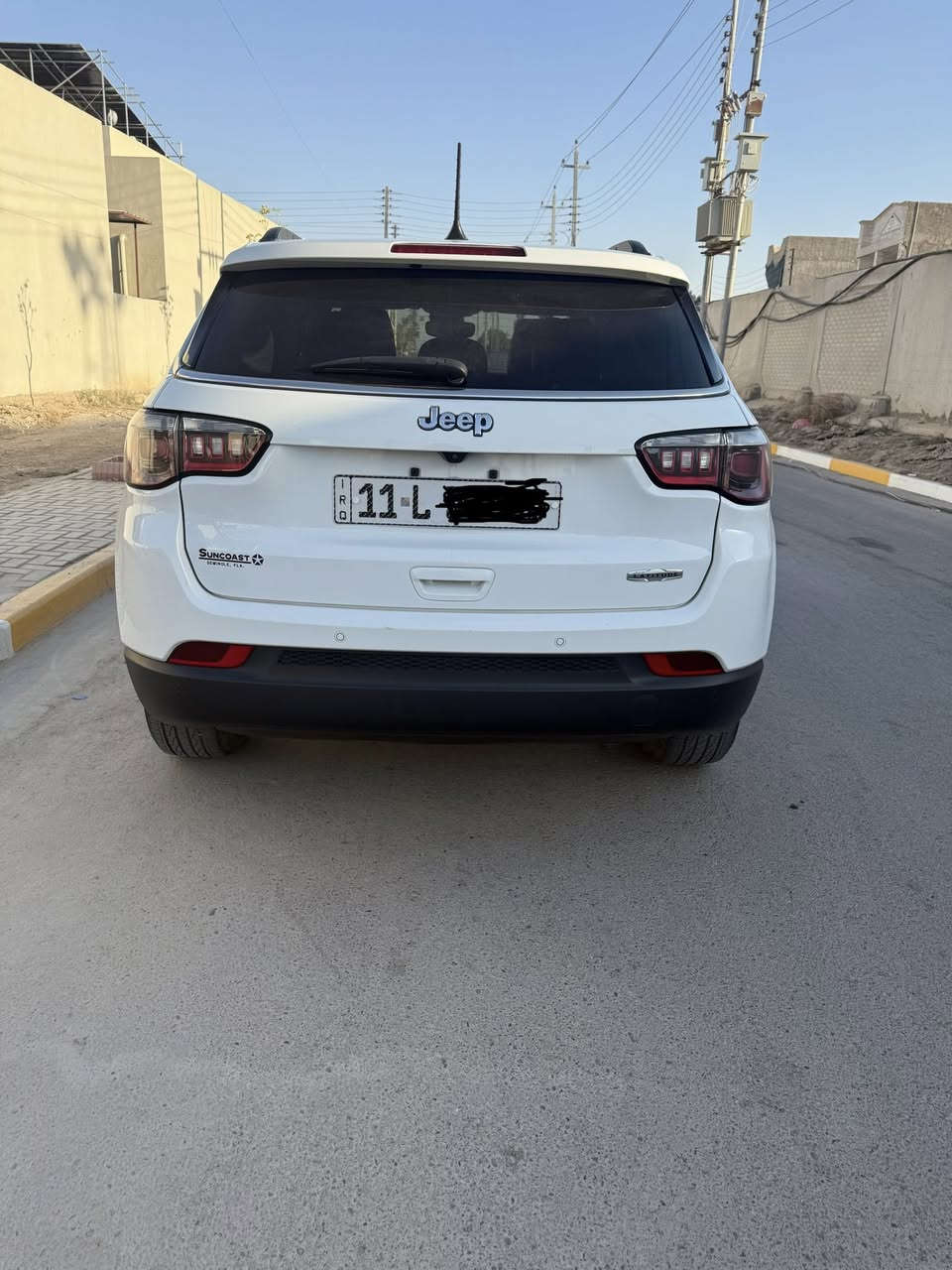 السلام عليكم للبيع جيب كومباس 2022
جيب كومباس موديل 2022 فوول مواصفات 

لايت مع بك لايت لد

مقاعد جلد

شاشة كبيرة تدعم كاربلي واندرويداوتو

شاحن تلفون لاسلكي

4 كاميرات 360 درجة

حساس امامي خلفي 360 درجة

رادار امامي تفاعلي

رادار جانبي نقطة عمياء

ميزة الاصطفاف الذاتي

محرك ٢٤٠٠

مقاعد امامية + الستيرن تدفئة

السيارة ماشية ٢٨ الف ميل حادثها امامي تبديل بنيد وتصليح بداية الجاملغ الأيسر بارد وهذا رقم الشاصي ( 3C4NJCBB1NT138093 ) ورقمها بغداد الجديد السيارة مكانها بغداد الغزالية وسعرها 15800  وبيها مجال 

الاستفسار ***********
