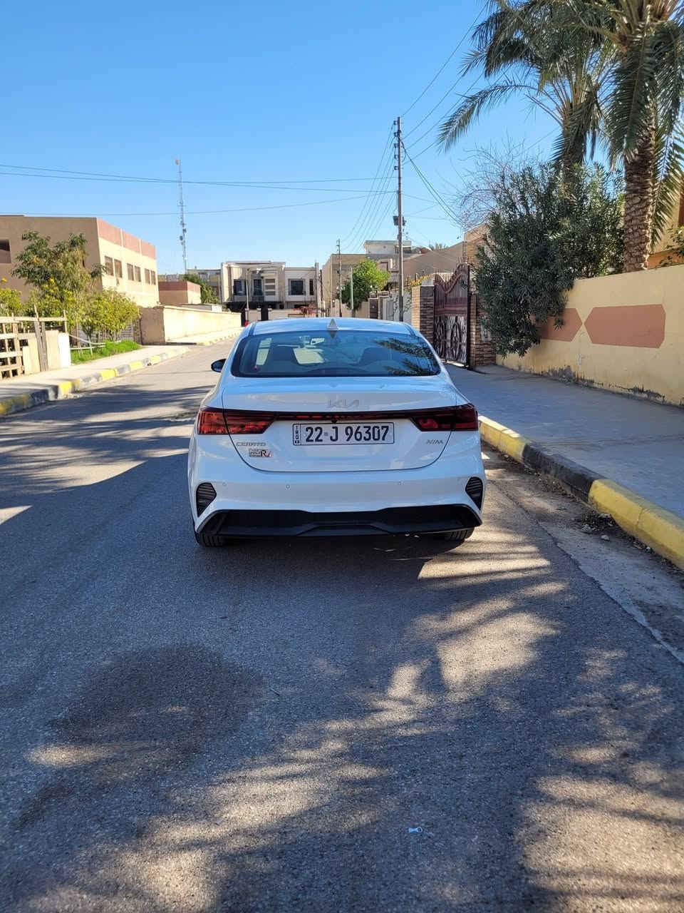 سلام عليكم سيراتو للبيع موديل 24 سياره فول مكينه 1600 رقم تليفون ***********
