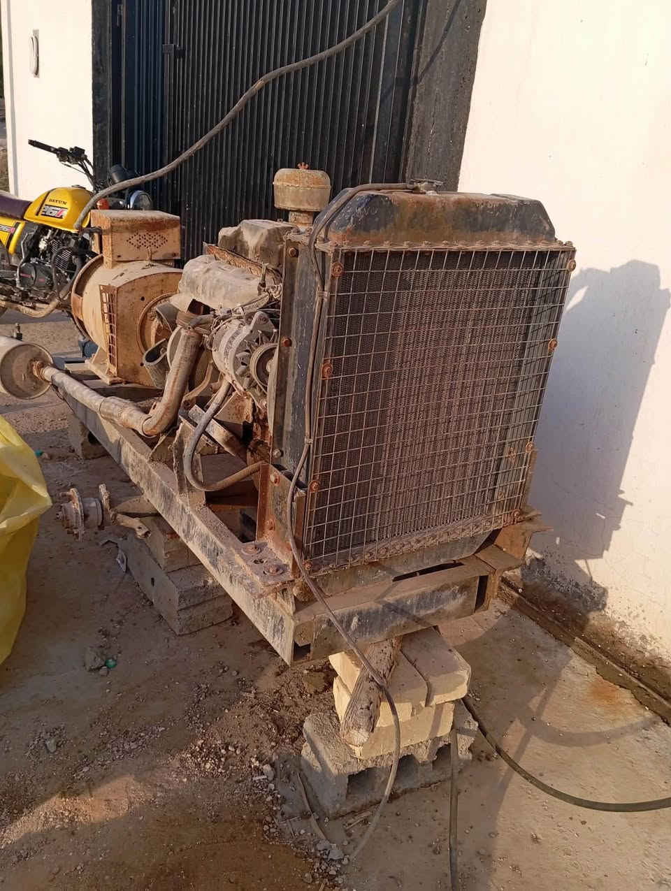 السلام عليكم مولده كيا2700 محرك بشرط لاتنقيص ولا تبخير راس توليد 30kva مكانها بالحله
السعر/11$وبيها مجال
للاستفسار الاتصال /***********
