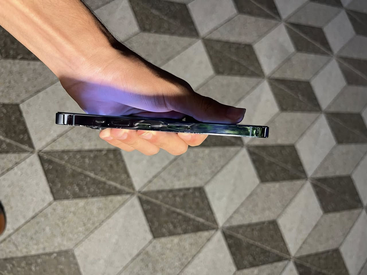 السلام عليكم🍀

iPhone 13 pro📱
اللون البحري أمريكي 🩵 

ذاكره 256 نظافة عاليه 
🔋بطارية البلاديه 87 معلايه 
10درجات حالياً 97 فول بالشحن 
فقط ضهر مكسور وبي مسج كامره 
سلفي بدون فتح او تبديل بلادي 
تجي تفحص وتاخذ 
المكان الحبانية السعر 470 وبي مجال 
***********
