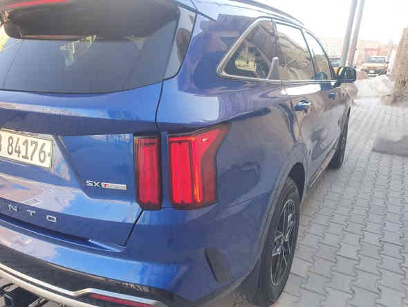 السلام عليكم.  سورنتو امريكي موديل 2021 أعلى فئة فول مواصفات
محرك 2500 تيربو. 
خمس كاميرات 
داخل VIP 
ثلاث قطع تبريد.
  كشنات كهرباء وتبريد تدفئة 
بانوراما. فور ويل. 
داتاشو.  . قيادة ذاتية وتحديد مسار.  
حاكيه بين السائق والركاب. توقف ذاتي أمامي خلفي جانبي 
تدفئة استيرن.وضعيات قيادة ومنحدرات..
تشغيل عن بعد . 
بصراحة السيارة بيهاا اهواي مواصفات.  ضرر السيارة تبديل بنيد بلادي نفس اللون ودعاميه.. صور الضرر مرفقه بالمنشور. السيارة ماشيه 93الف كيلو.. مو ميل.. سعر السيارة 250 وبيهاا مجال بسيط.  رقم أربيل وكاله بأسمي. 
***********
***********
