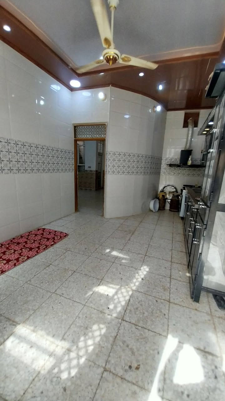 السلام عليكم
دار للبيع ١٦٠ م طابو زراعي 
غرفتين وصاله ومطبخ واستقبال وحمام داخلي وخارجي البناء طابوك الأساس صب وسكف صب كونكريت السعر ٦٨
 عنوان الدار شارع علكم 
مكتب بغداد للعقار 
***********
