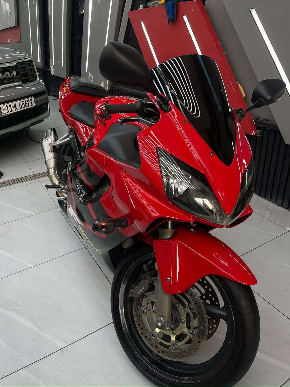 السلام عليكم اللهم صل وسلم على نبينا محمد
للبيع دراجة افوراي
دراجة كارتون 
مكفولة من كفرات بلاد 
اكفلها من كلشي
محرك 600
بانزين محسن 
كهربائيات كلها شغاله
منظومة زنون متكاملة بيهااا
منفيس أوراق كاملة
دراجة بحالة الوكالة 
والحمدلله درجه مال جناي 
الشراي يتصل اويراسلني واني خادم 
مكاني بغداد الشعب تقاطع عدن 
رقمي ***********
