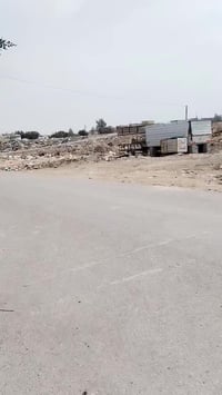 قطعت ارض 100 واجهيه 5 ونزالهه 20 موقع منطقة الشعب خلف السده قرب ملعب س...