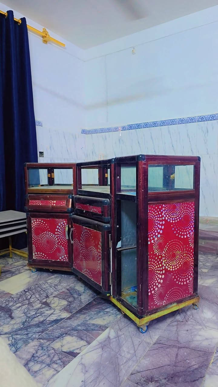 للبيع مكان جمعيه ميز ثقيل درجه اولى نضيف  قفل ب 50  بلاش البلاش ***********
