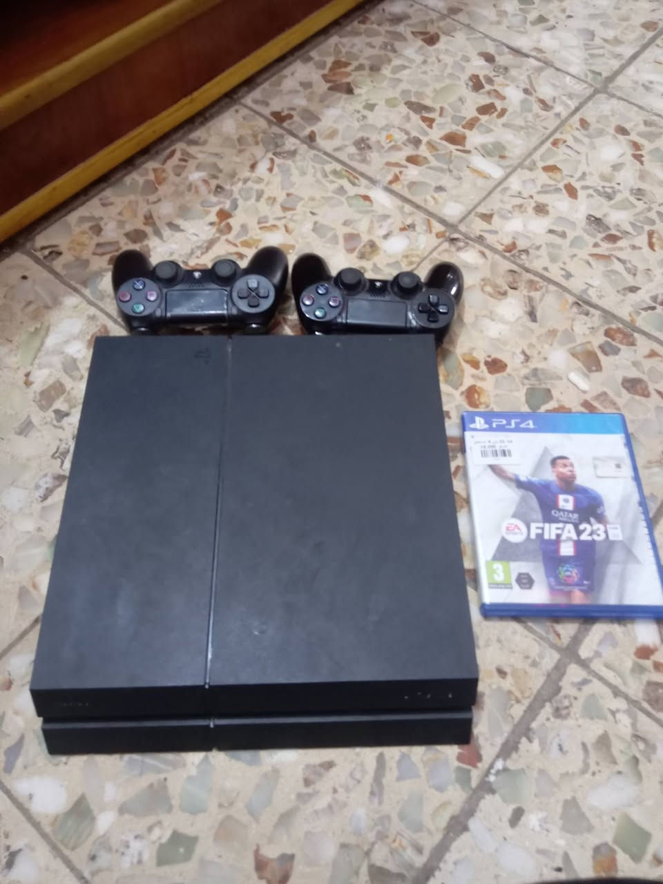 ***********بلي فور للبيع بسعر 170وبيه مجال ويا يدات اثنين يفتح نت
