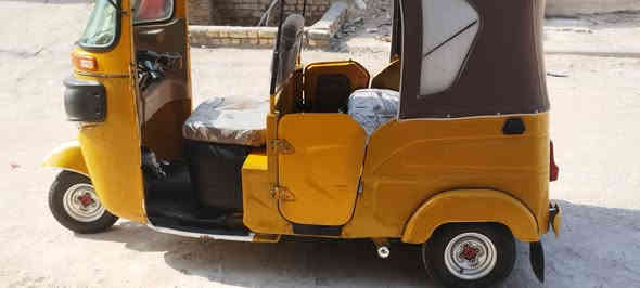 السلام عليكم تكتك البيع موديل 21 اوراق  اصفر لونين الدوس معمره والموس والباقي مابي شي كشرتها حلوه مكينه مجفته
بوشه وبستم تجي وتكلب وتشوف وتقتنع
السعر 5 مليون و 900 مكاني العمارة العوفيه
رقمي ***********
